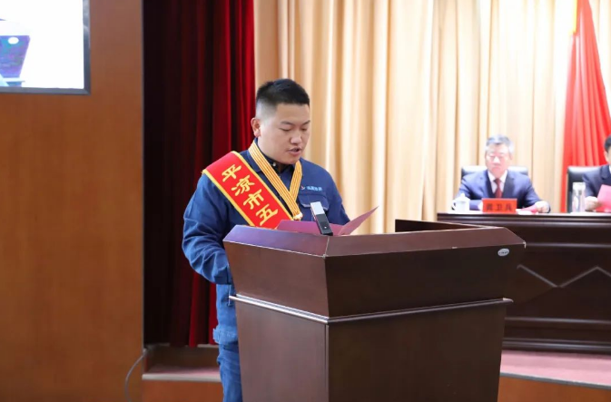 喜報(bào)！市產(chǎn)投集團(tuán)員工楊李榮獲2022年平?jīng)鍪形逡粍趧?dòng)獎(jiǎng)?wù)?圖2)